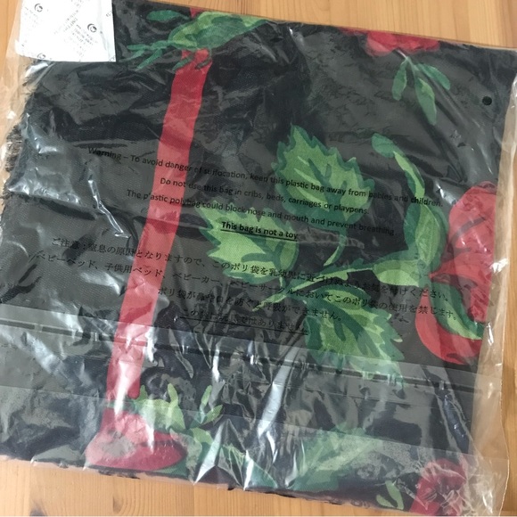 🌹 Coach Signature Fairytale Rose Print Oversized Square Scarf - Picture 5 of 5